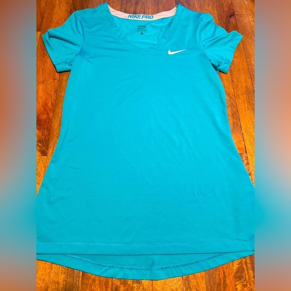 Nike Women’s Dri-Fit size medium excellent condition color turquoise